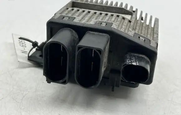 Volkswagen Transporter - Caravelle T5 Fan control module 3B0919506 898999000