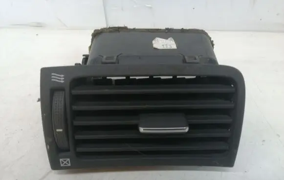 Toyota Avensis T250 Dashboard side air vent grill/cover trim