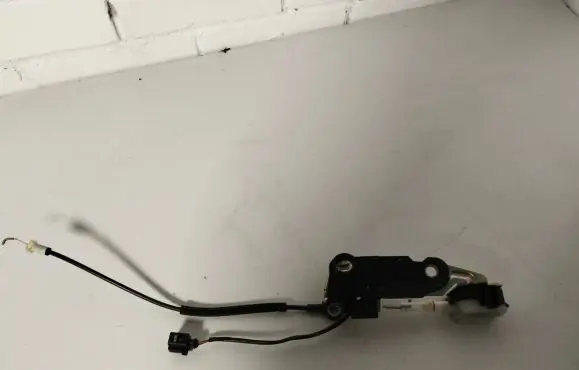 Volkswagen PASSAT B5.5 Tailgate exterior lock 3B9827297A PA66GF30