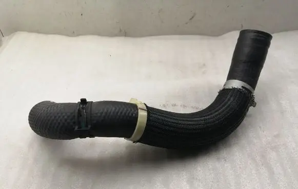 Toyota Avensis T270 Engine coolant pipe/hose 1657126160