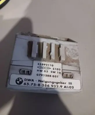 BMW 5 E39 Yaw turn rate sensor 8386932 55892110 58386932