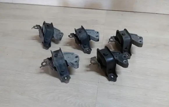 Toyota Yaris Engine mount vacuum valve YARISIPODUSZKAR