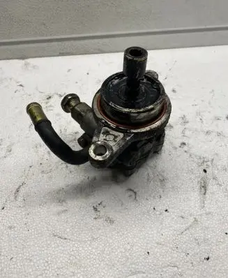 Nissan X-Trail T30 Power steering pump 8H800