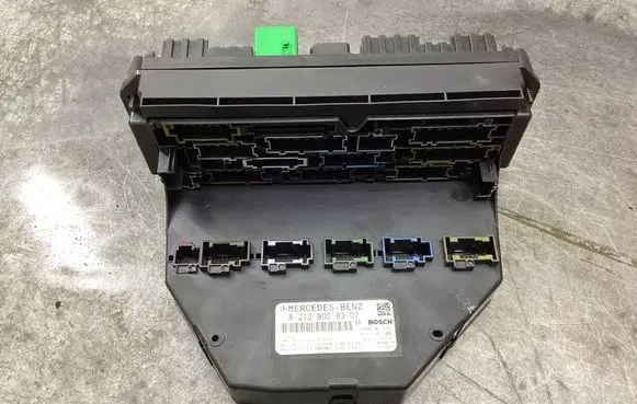Mercedes-Benz E W212 Fuse module A2129008307 A2129024403 A2129016100