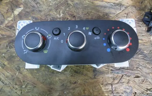 Renault Trafic III (X82) Climate control unit