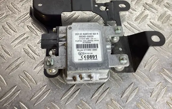 Lexus RX 450H Distronic sensor radar 882A050020 2710103062