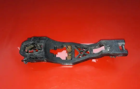 Rear door exterior handle/bracket