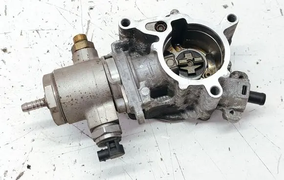 Audi A6 S6 C7 4G Fuel injection high pressure pump 06J145100G