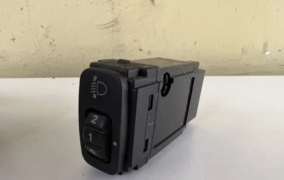 Mitsubishi Pajero Headlight level height control switch