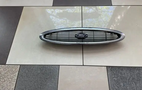 Ford Mondeo Mk III Front bumper upper radiator grill 96BG8200 96BGA133