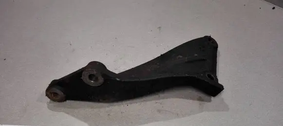 Mitsubishi Pajero Engine mounting bracket