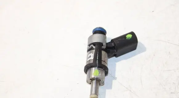 Volkswagen PASSAT B6 Fuel injector 06F906036 0261500014