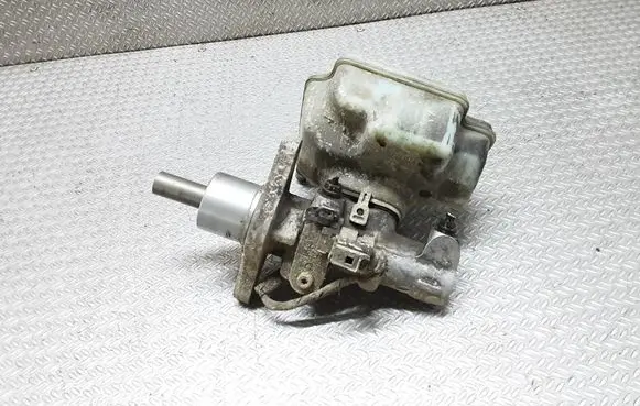 Volkswagen Golf V Master brake cylinder 1K1611301C