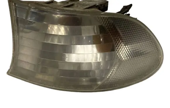 BMW 7 E38 Front indicator light 8387633