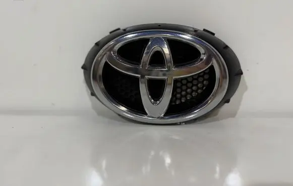 Toyota Aygo AB40 Manufacturer badge logo/emblem 75312-0H020
