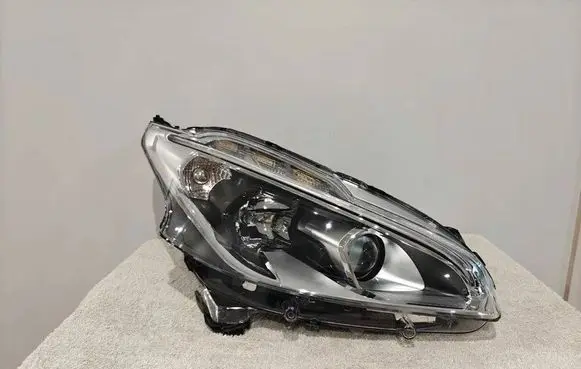 Peugeot 208 Headlight/headlamp 9822690180 90132562