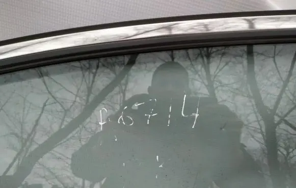 Honda CR-V Front door window glass four-door