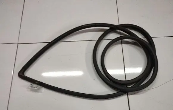 Subaru Forester SH Rubber seal front coupe door 
