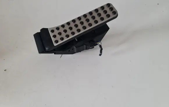 Mercedes-Benz E W213 Accelerator throttle pedal A2053000104