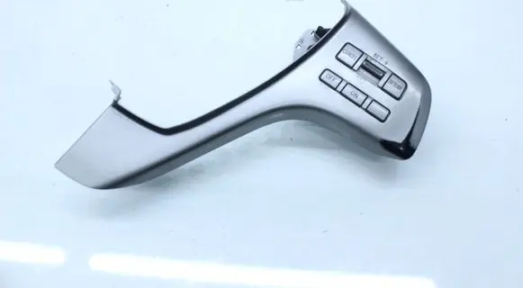 Steering wheel buttons/switches
