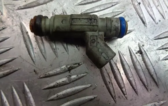Chrysler PT Cruiser Fuel injectors set 04891345AA