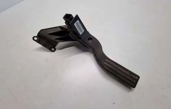Ford Mondeo Mk III Accelerator throttle pedal 2S719F836DA 218400000083