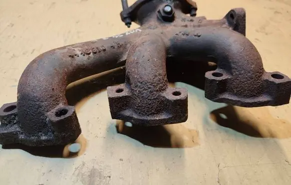 Chrysler Voyager Exhaust manifold 4448810