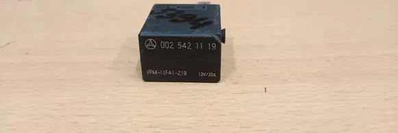 Mercedes-Benz E W211 Other relay 0025421119