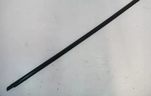 Citroen C3 Aircross Front door glass trim molding 39126274