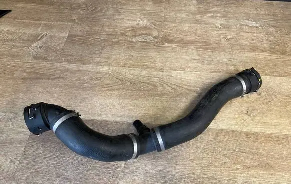 Land Rover Discovery 5 Engine coolant pipe/hose HPLA-8260-BC