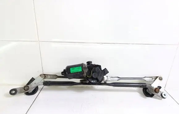 KIA Soul Front wiper linkage and motor 98100B2000