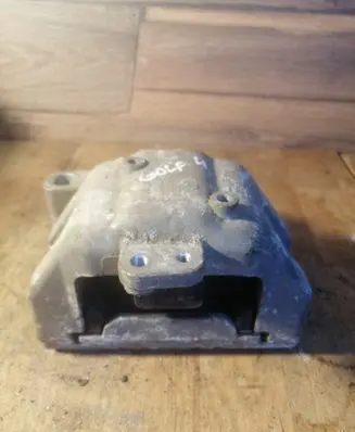 Volkswagen Golf IV Engine mount bracket