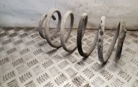 Jeep Grand Cherokee (WK) Rear coil spring