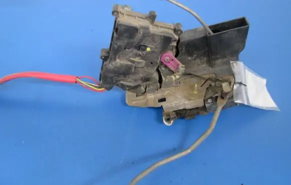 Mazda 323 Front door lock