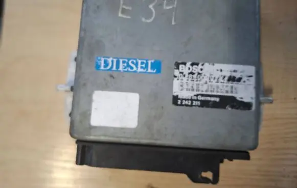 BMW 5 E34 Engine control unit/module 2242211