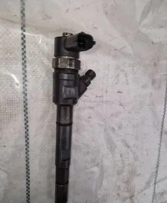 Fuel injector