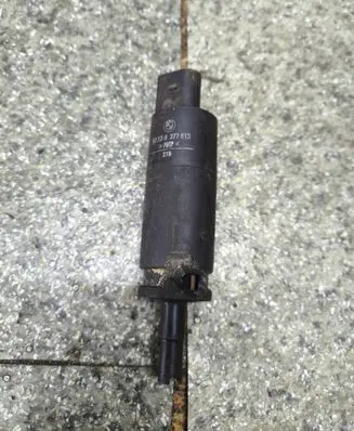 BMW 3 E46 Headlight washer pump 8377613