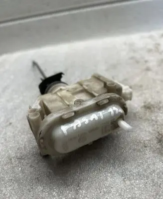Volkswagen PASSAT B4 Central locking motor 357862153H