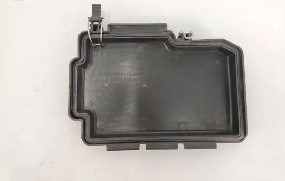 Mercedes-Benz GL X166 Fuse box cover A1665400182 18567321