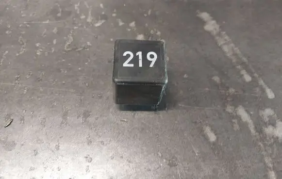 Volkswagen PASSAT B5 Other relay 443951253AA 899574000 219