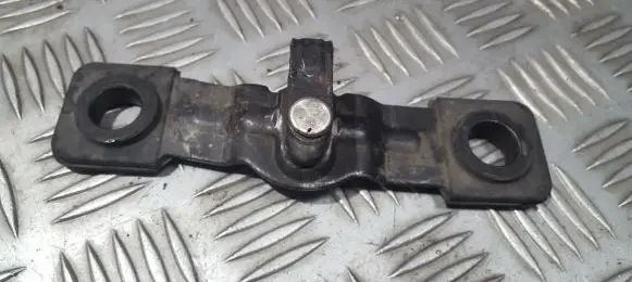 Volkswagen PASSAT B6 Rear door lock loop/hook striker 