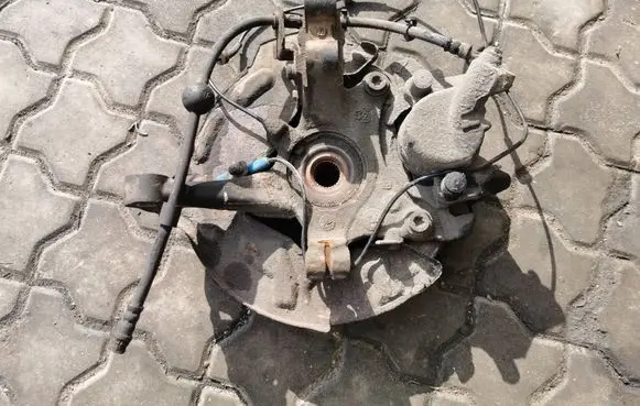Peugeot 508 Front wheel hub spindle knuckle