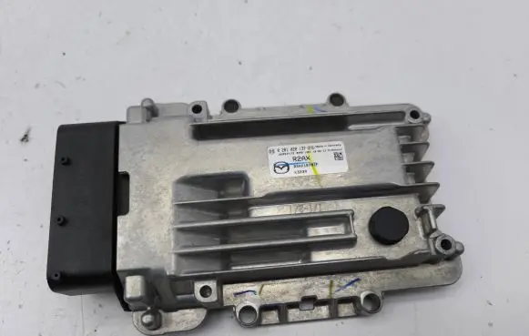 Mazda CX-7 Reducing agents exhaust control unit 0281020137 R2AX18701F