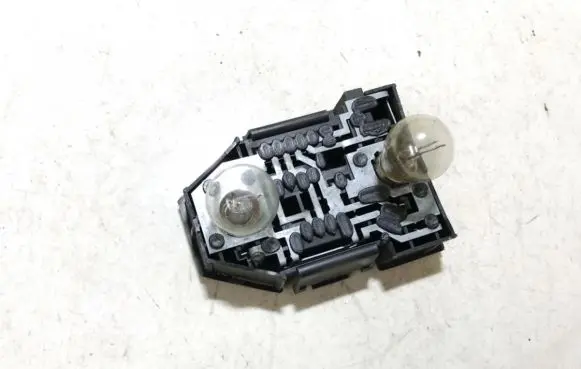 Volkswagen PASSAT B3 Tail light bulb cover holder 333945257
