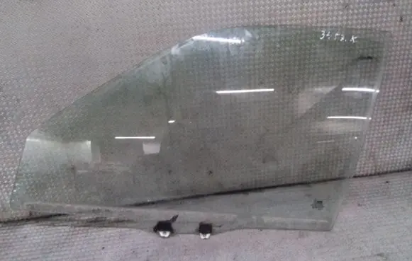 Honda CR-V Front door window glass four-door