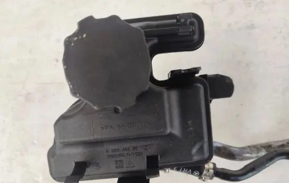 Mercedes-Benz ML AMG W164 Power steering fluid tank/reservoir A0004669002