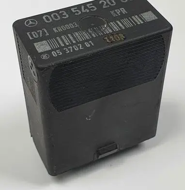 Mercedes-Benz 190 W201 Fuel pump relay 0035452005