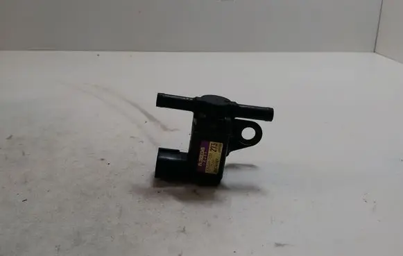 Mazda 3 I Vacuum valve 1362002731