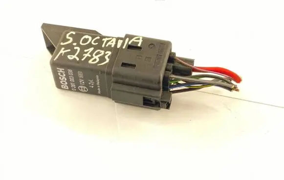 Skoda Octavia Mk2 (1Z) Glow plug pre-heat relay 0281003038 038907281D