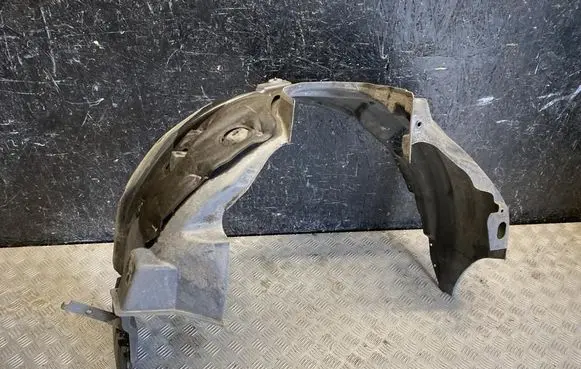 Front wheel arch liner splash guards